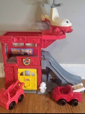 Fisher Price-Little People- Fire Station Rescue Ramp